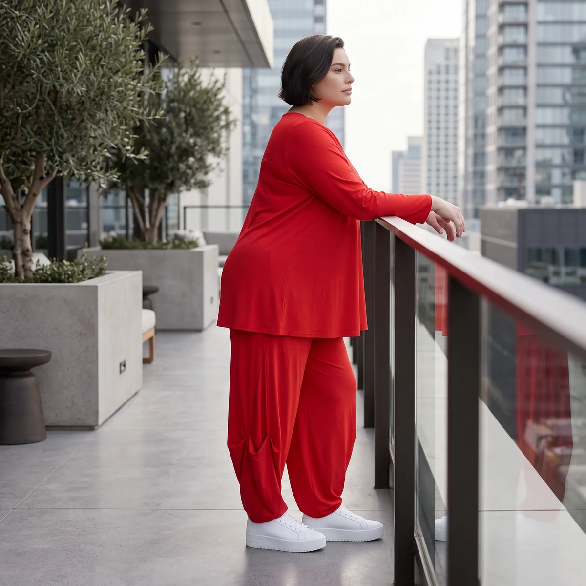 Rotes Langarmshirt aus Slinkystoff mit Stretch in glockiger Form und Rundhalsausschnitt