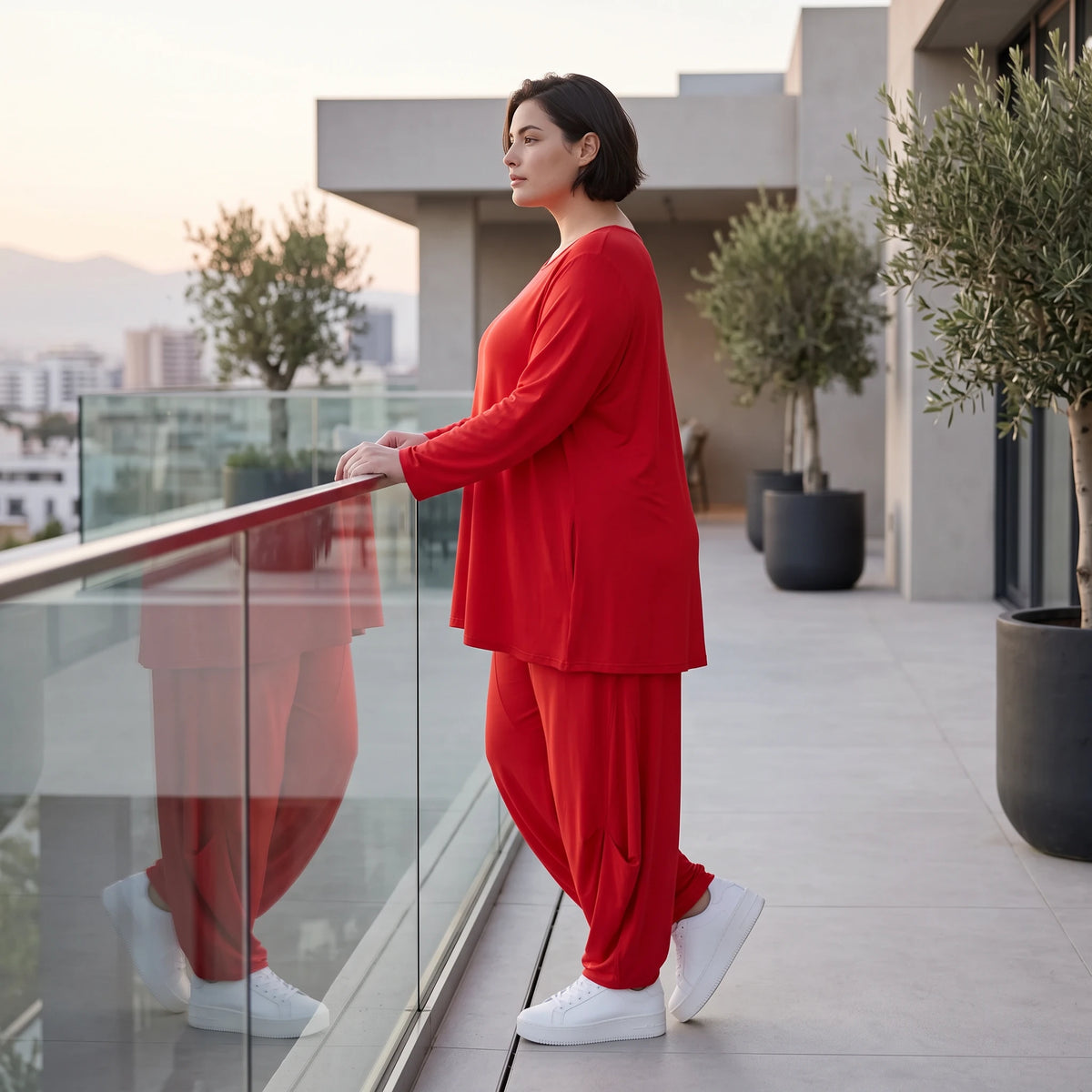 Rotes Langarmshirt aus Slinkystoff mit Stretch in glockiger Form und Rundhalsausschnitt