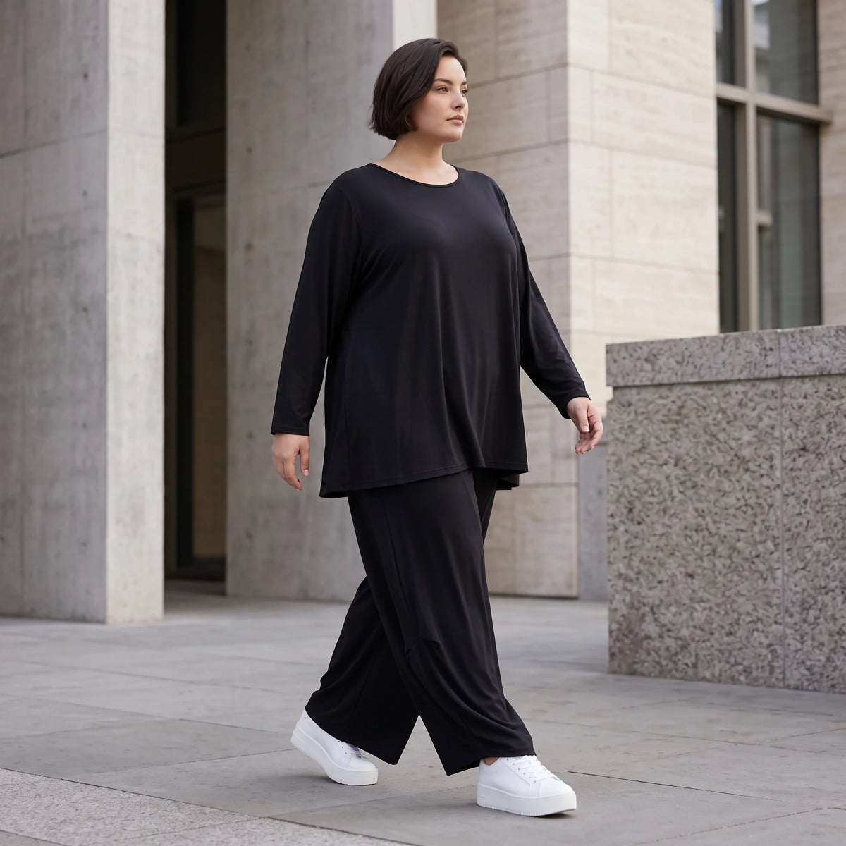 Schwarzes Langarmshirt aus Slinky in Glockenform mit Rundhalsausschnitt elastisch Basic