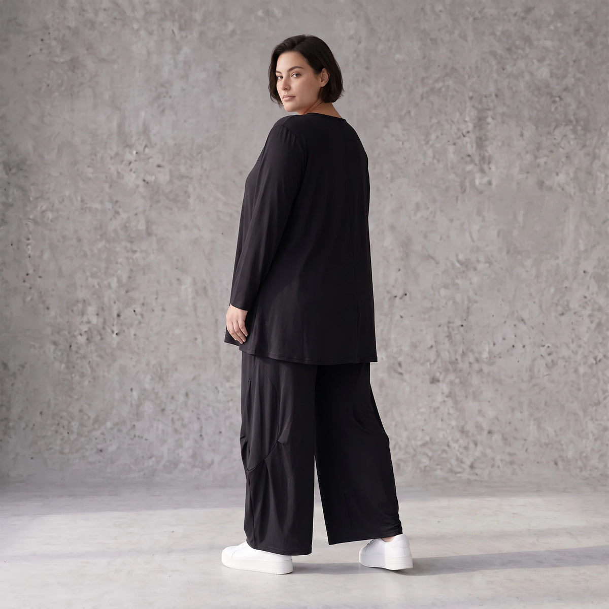Schwarzes Langarmshirt aus Slinky in Glockenform mit Rundhalsausschnitt elastisch Basic