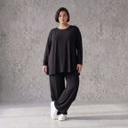 Schwarzes Langarmshirt aus Slinky in Glockenform mit Rundhalsausschnitt elastisch Basic