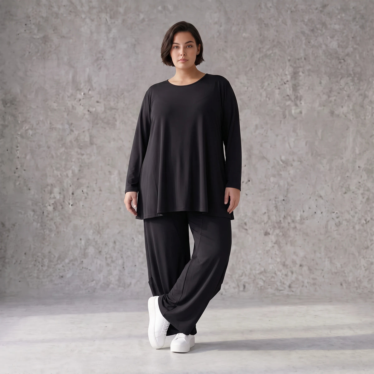 Schwarzes Langarmshirt aus Slinky in Glockenform mit Rundhalsausschnitt elastisch Basic