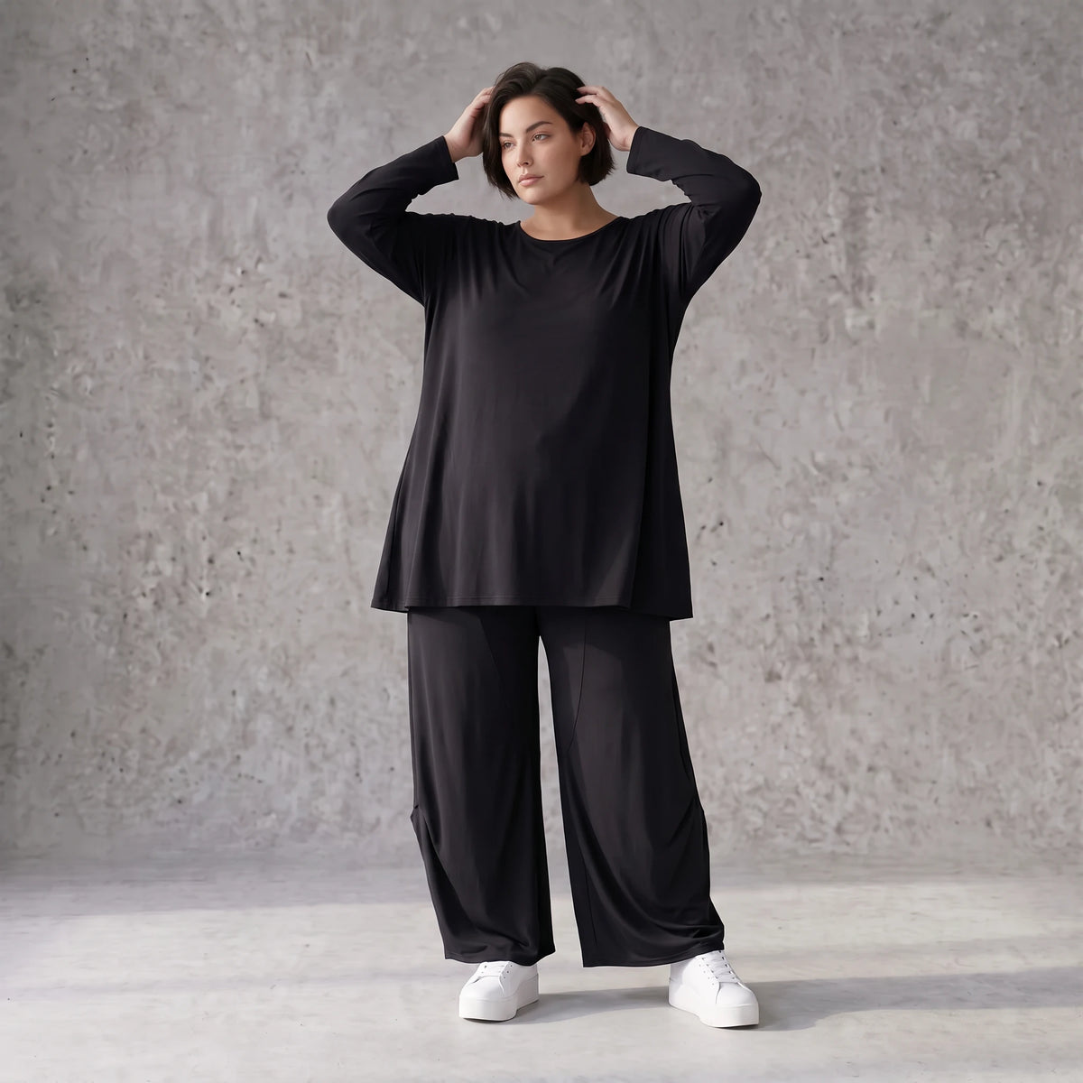 Schwarzes Langarmshirt aus Slinky in Glockenform mit Rundhalsausschnitt elastisch Basic