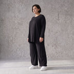 Schwarzes Langarmshirt aus Slinky in Glockenform mit Rundhalsausschnitt elastisch Basic
