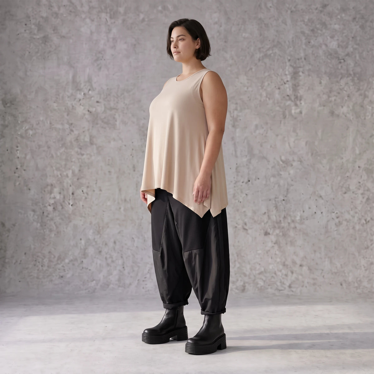 Ärmelloses Basic Top in A-Linie aus fließendem Slinkystoff mit Stretch und Zipfelsaum
