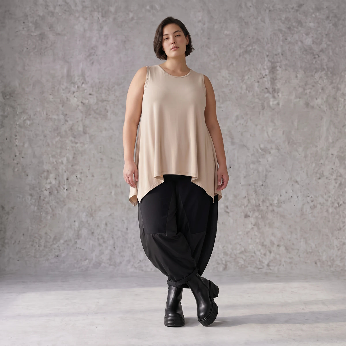 Ärmelloses Basic Top in A-Linie aus fließendem Slinkystoff mit Stretch und Zipfelsaum