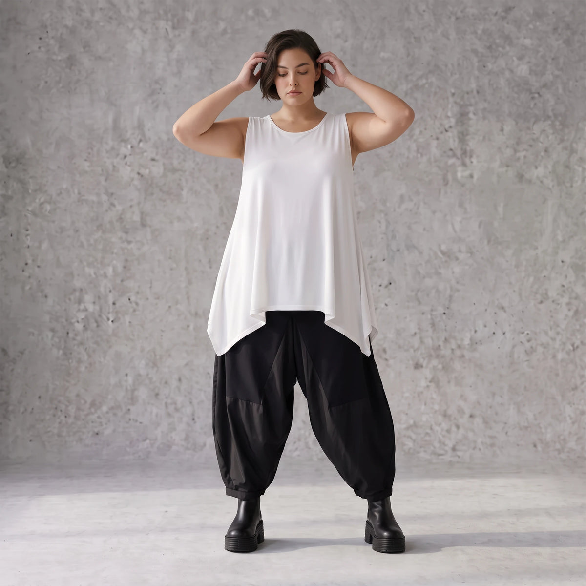 Ärmelloses Basic Top aus Slinkystoff mit Stretch in A-Linie mit Rundhals und Schlitzen