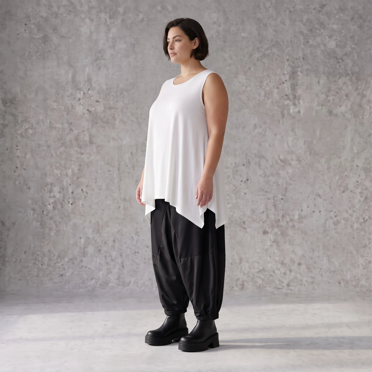 Ärmelloses Basic Top aus Slinkystoff mit Stretch in A-Linie mit Rundhals und Schlitzen
