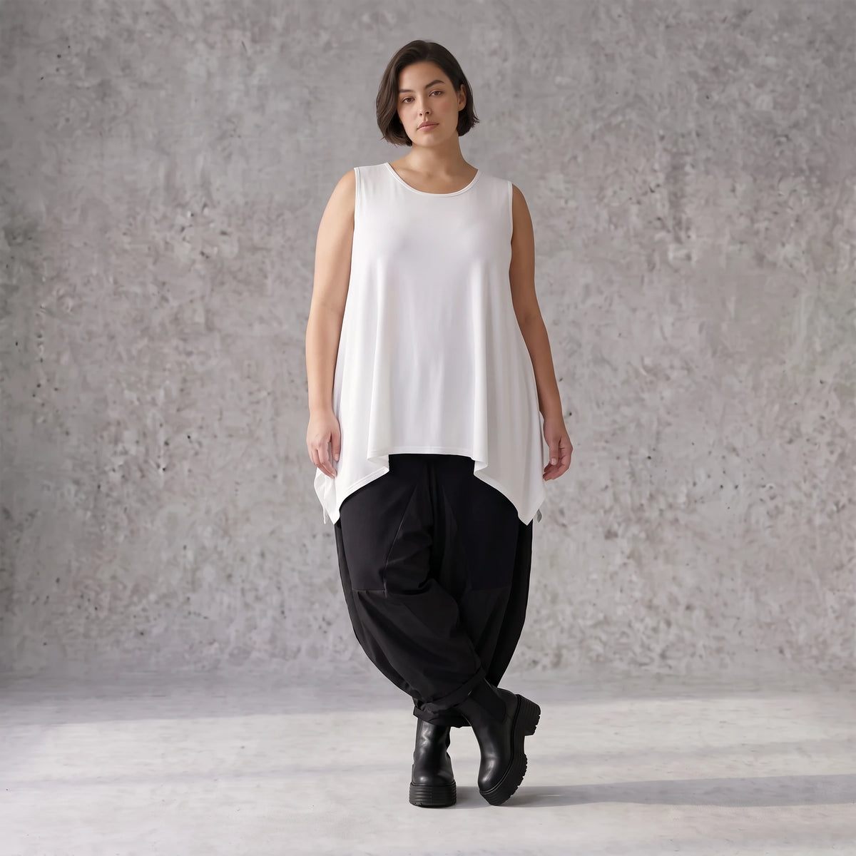 Ärmelloses Basic Top aus Slinkystoff mit Stretch in A-Linie mit Rundhals und Schlitzen