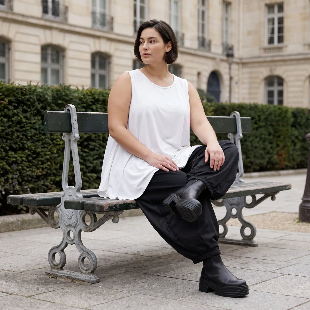 Ärmelloses Basic Top aus Slinkystoff mit Stretch in A-Linie mit Rundhals und Schlitzen