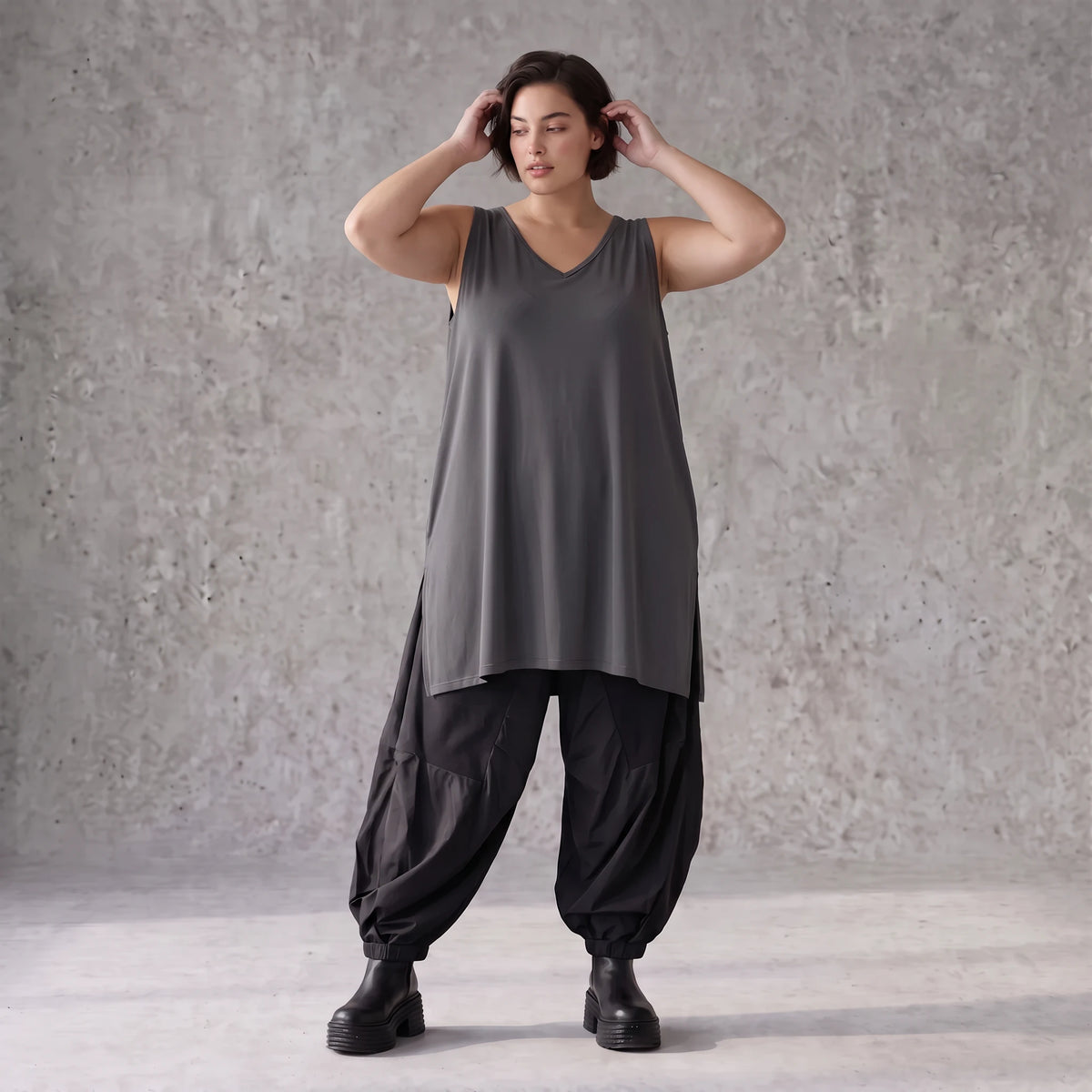 Slinkytop mit V-Ausschnitt geradem Schnitt und seitlichen Schlitzen aus Stretchmaterial