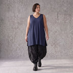 Elegantes Slinky Stretch Top in Marine mit V-Ausschnitt und seitlichen Schlitzen am Saum