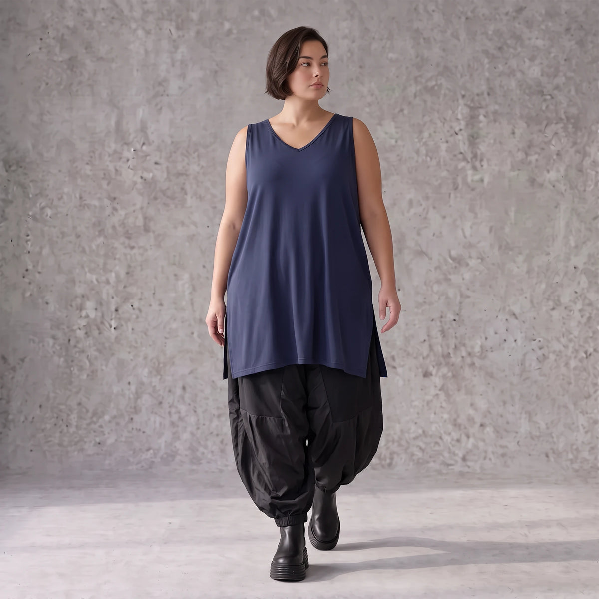 Elegantes Slinky Stretch Top in Marine mit V-Ausschnitt und seitlichen Schlitzen am Saum