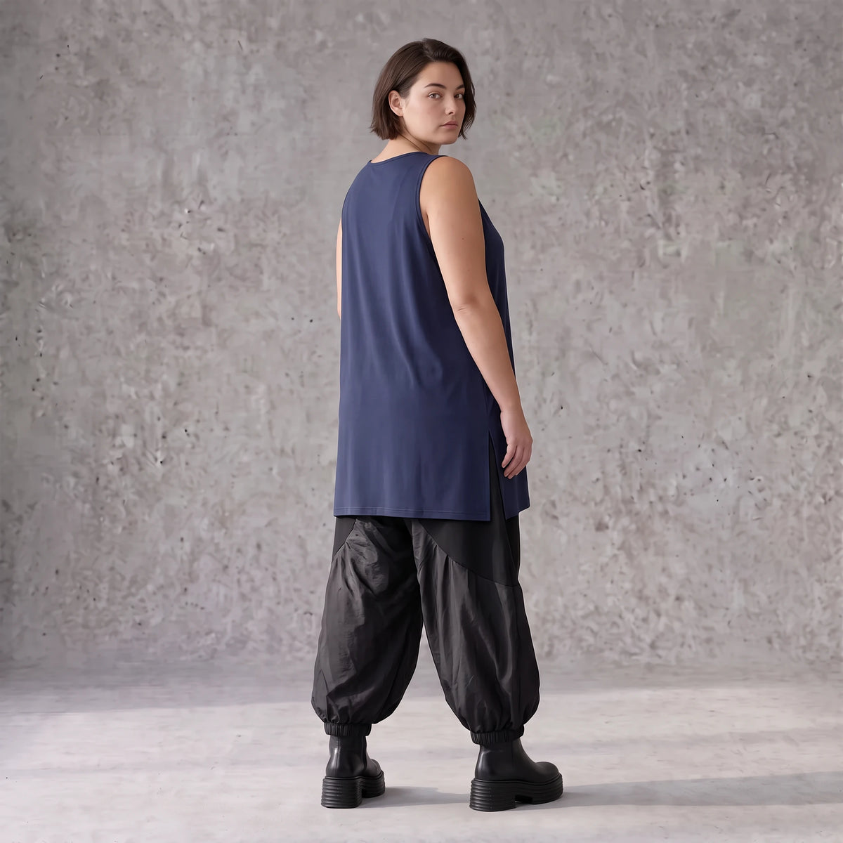 Elegantes Slinky Stretch Top in Marine mit V-Ausschnitt und seitlichen Schlitzen am Saum