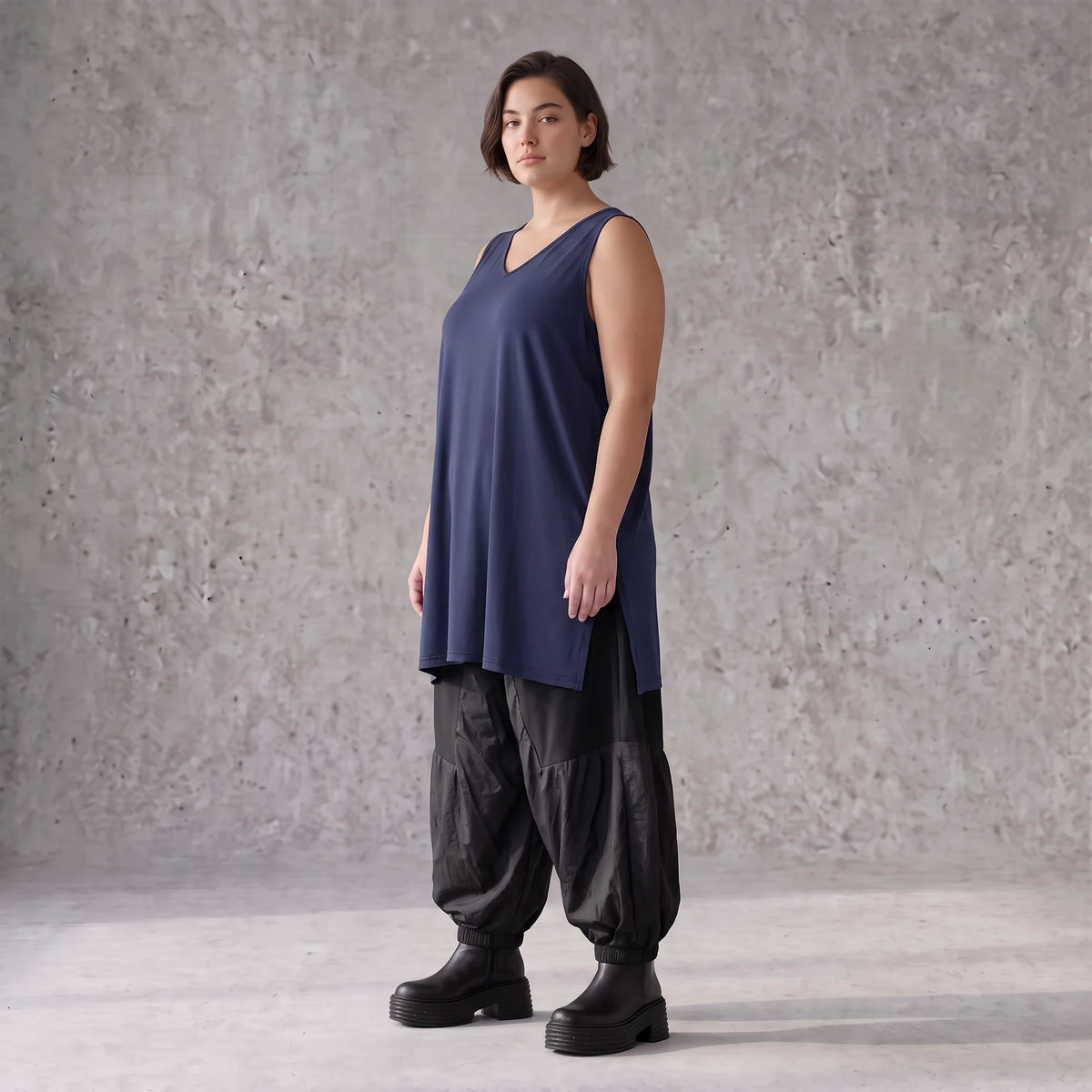 Elegantes Slinky Stretch Top in Marine mit V-Ausschnitt und seitlichen Schlitzen am Saum