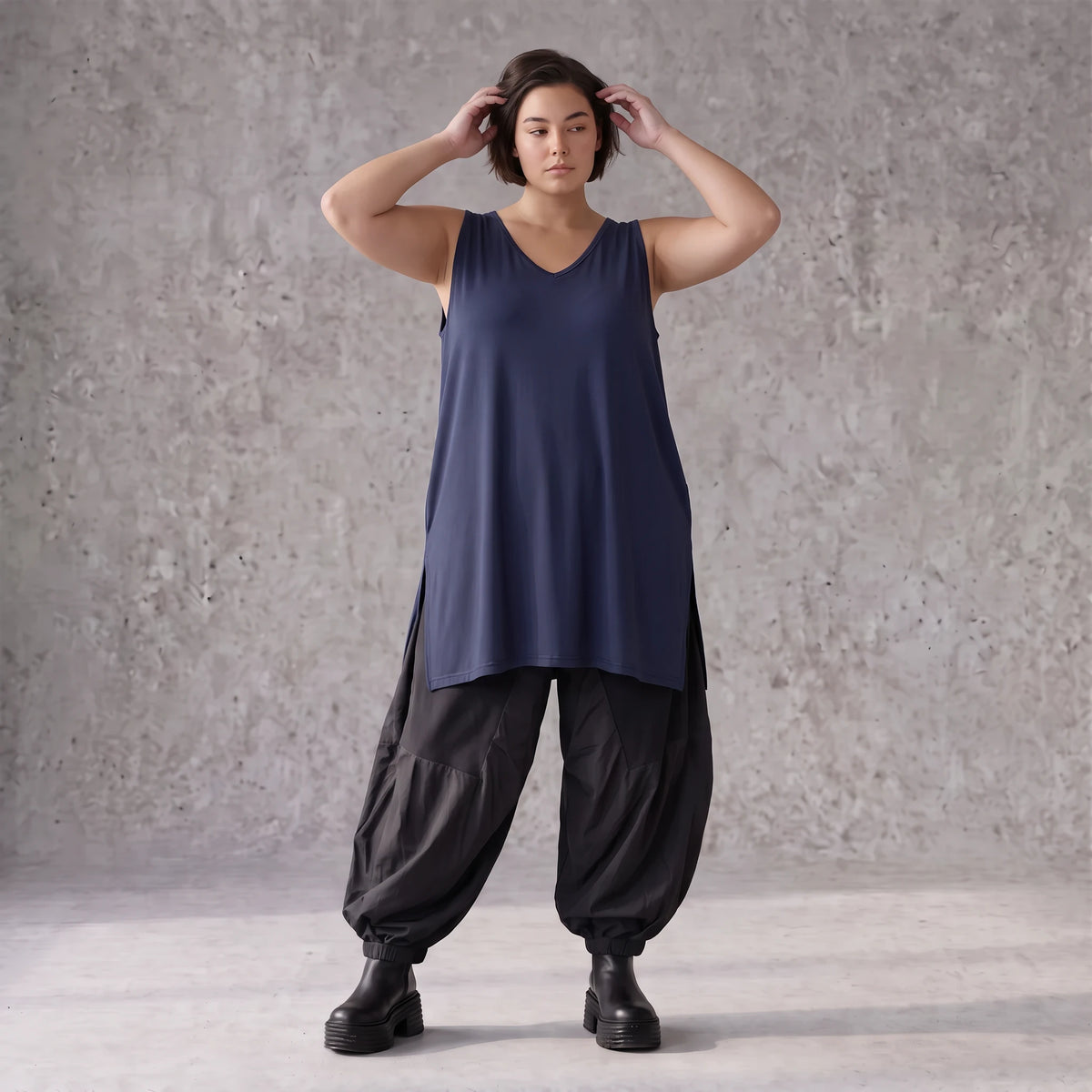 Elegantes Slinky Stretch Top in Marine mit V-Ausschnitt und seitlichen Schlitzen am Saum