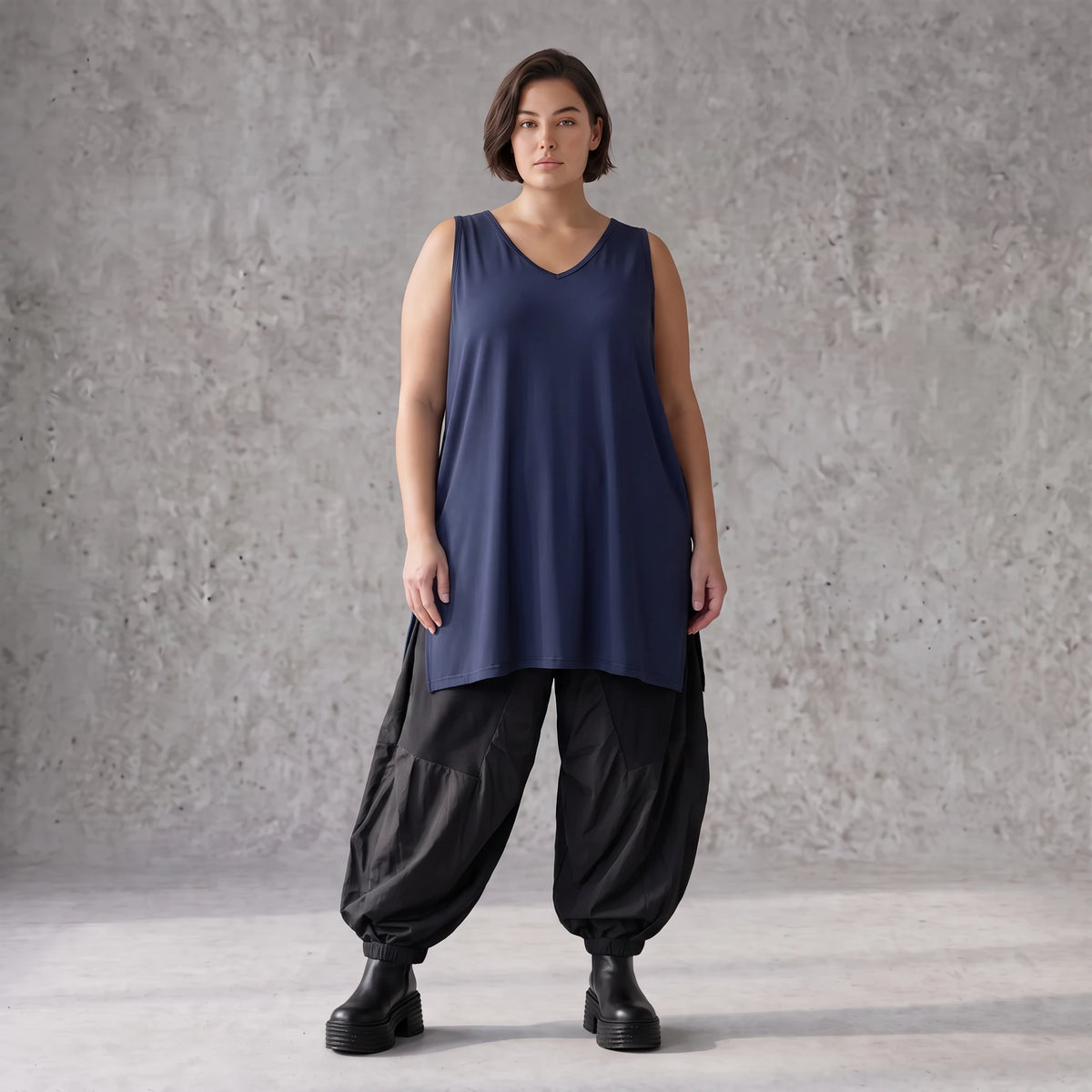 Elegantes Slinky Stretch Top in Marine mit V-Ausschnitt und seitlichen Schlitzen am Saum