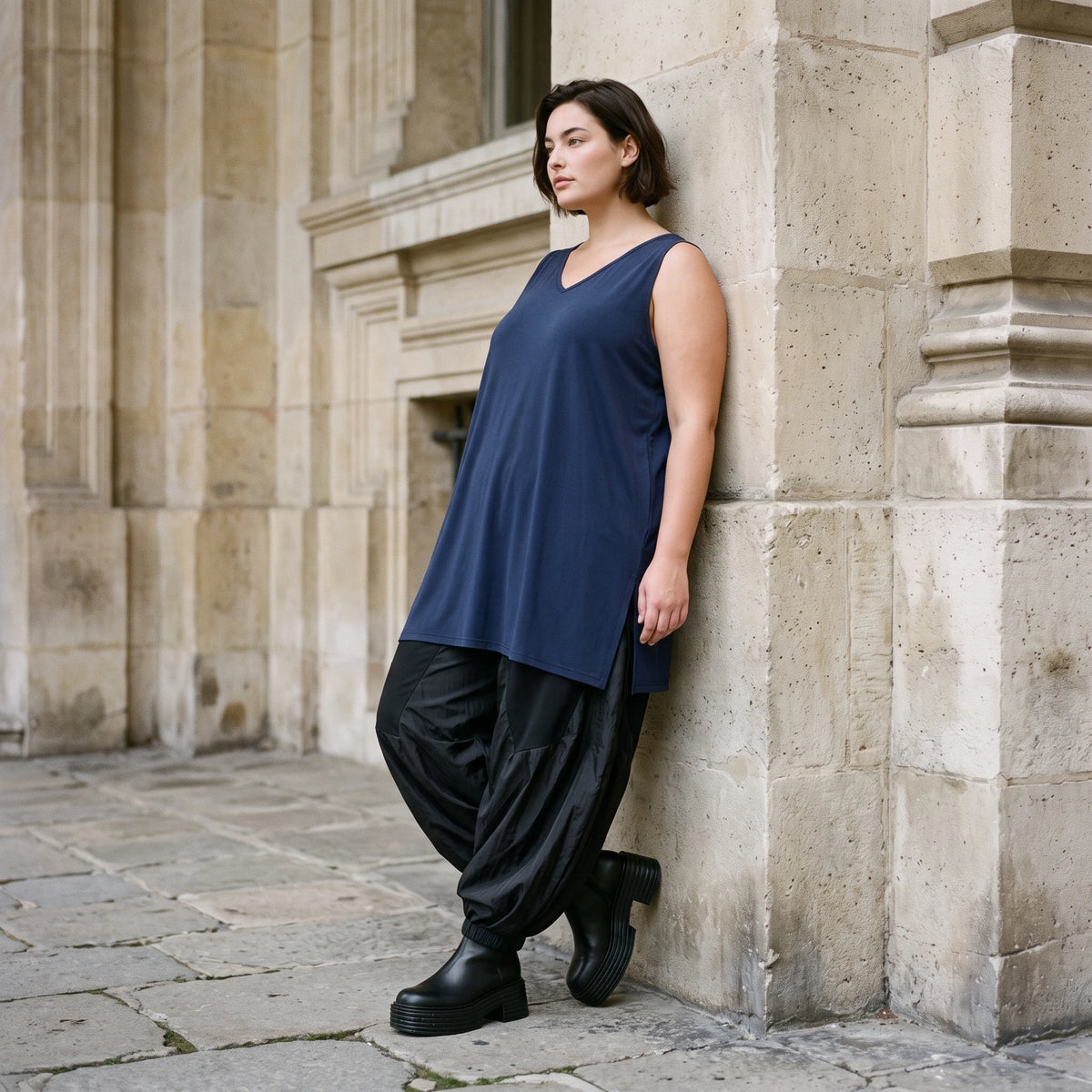 Elegantes Slinky Stretch Top in Marine mit V-Ausschnitt und seitlichen Schlitzen am Saum