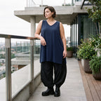 Elegantes Slinky Stretch Top in Marine mit V-Ausschnitt und seitlichen Schlitzen am Saum