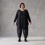 Langarmshirt in Glockenform aus Stretchjersey mit Rundhalsausschnitt und Nahttaschen