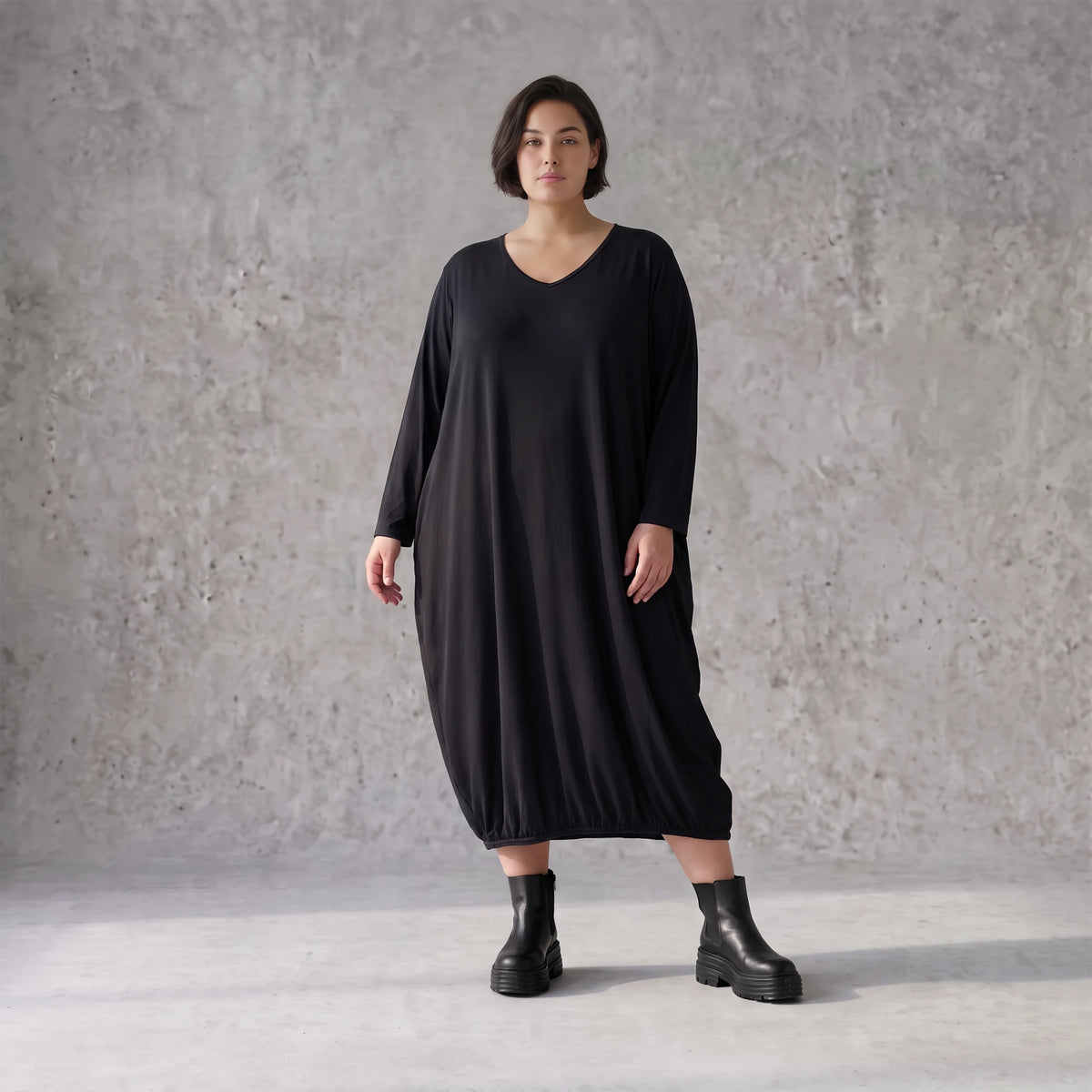 Jerseykleid in Ballonform mit V-Ausschnitt aus Stretchjersey und elastischem Saum