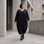 Jerseykleid in Ballonform mit V-Ausschnitt aus Stretchjersey und elastischem Saum