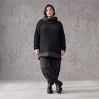 Weicher Strickpullover mit Rollkragen geradem Schnitt und seitlichen Schlitzen warm