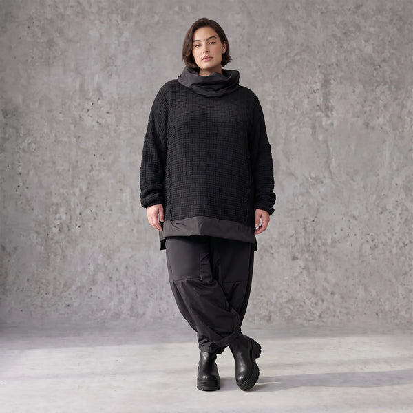Weicher Strickpullover mit Rollkragen geradem Schnitt und seitlichen Schlitzen warm