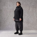Weicher Strickpullover mit Rollkragen geradem Schnitt und seitlichen Schlitzen warm