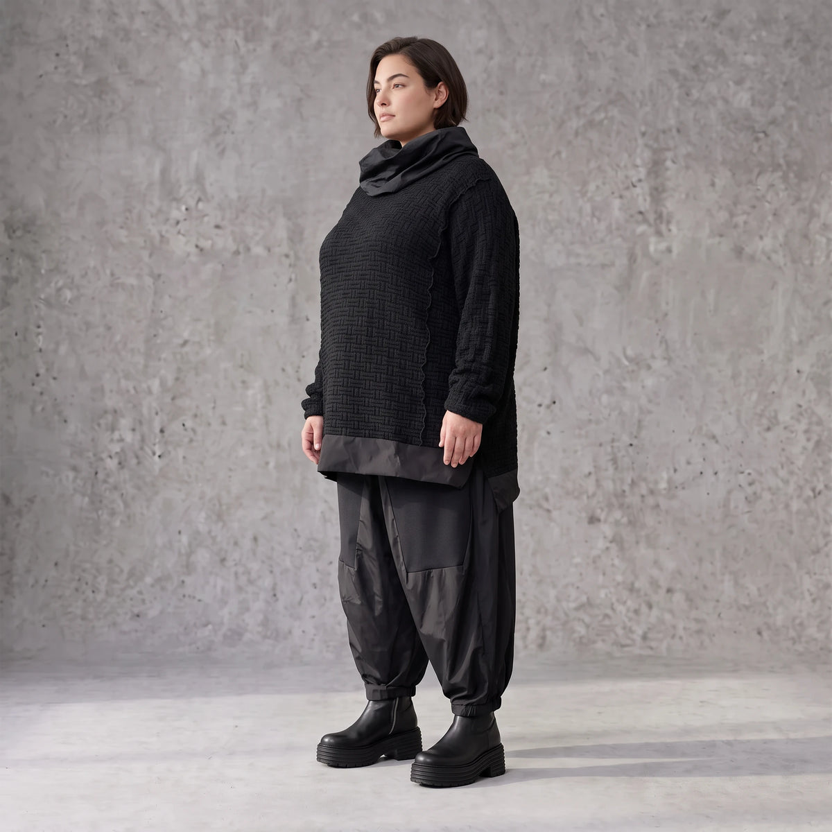 Weicher Strickpullover mit Rollkragen geradem Schnitt und seitlichen Schlitzen warm