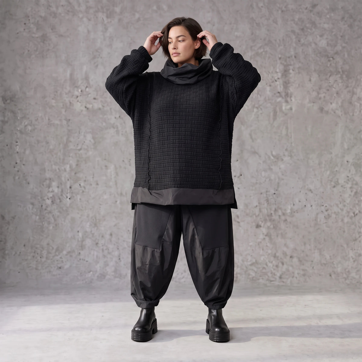 Weicher Strickpullover mit Rollkragen geradem Schnitt und seitlichen Schlitzen warm