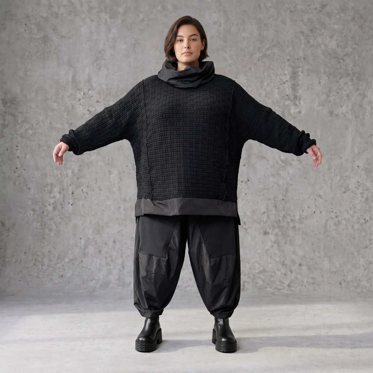 Weicher Strickpullover mit Rollkragen geradem Schnitt und seitlichen Schlitzen warm