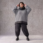 Strickshirt mit Rollkragen und Vokuhilasaum aus weichem Stretchstrick mit Seitenschlitze