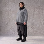 Strickshirt mit Rollkragen und Vokuhilasaum aus weichem Stretchstrick mit Seitenschlitze