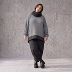 Strickshirt mit Rollkragen und Vokuhilasaum aus weichem Stretchstrick mit Seitenschlitze