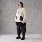 Cremefarbene Strickjacke in A-Form mit Reißverschluss Taschen und weichem Stretchstrick