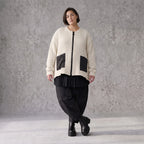 Cremefarbene Strickjacke in A-Form mit Reißverschluss Taschen und weichem Stretchstrick