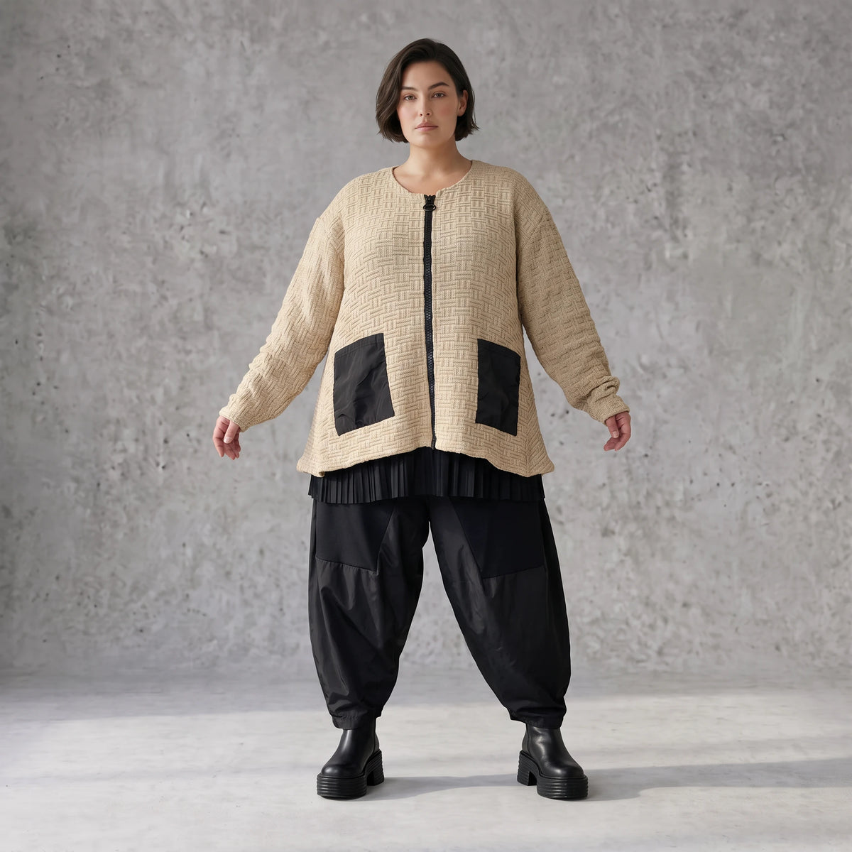 Beige Strickjacke Glockenform mit Reißverschluss Taschen Stretch und Rundhalsausschnitt
