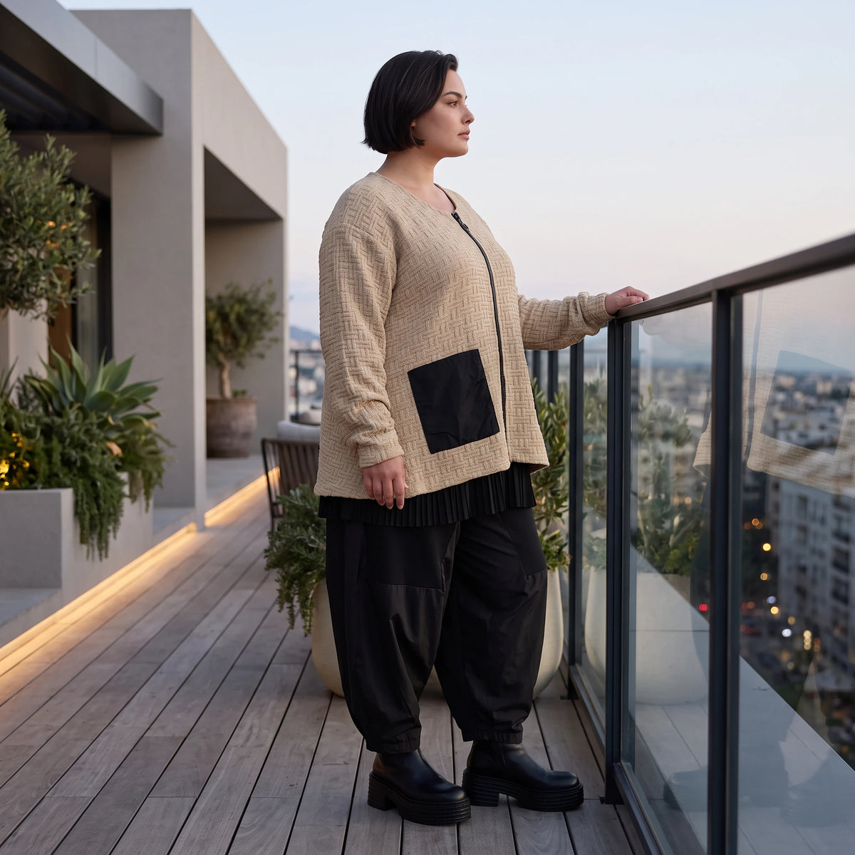 Beige Strickjacke Glockenform mit Reißverschluss Taschen Stretch und Rundhalsausschnitt