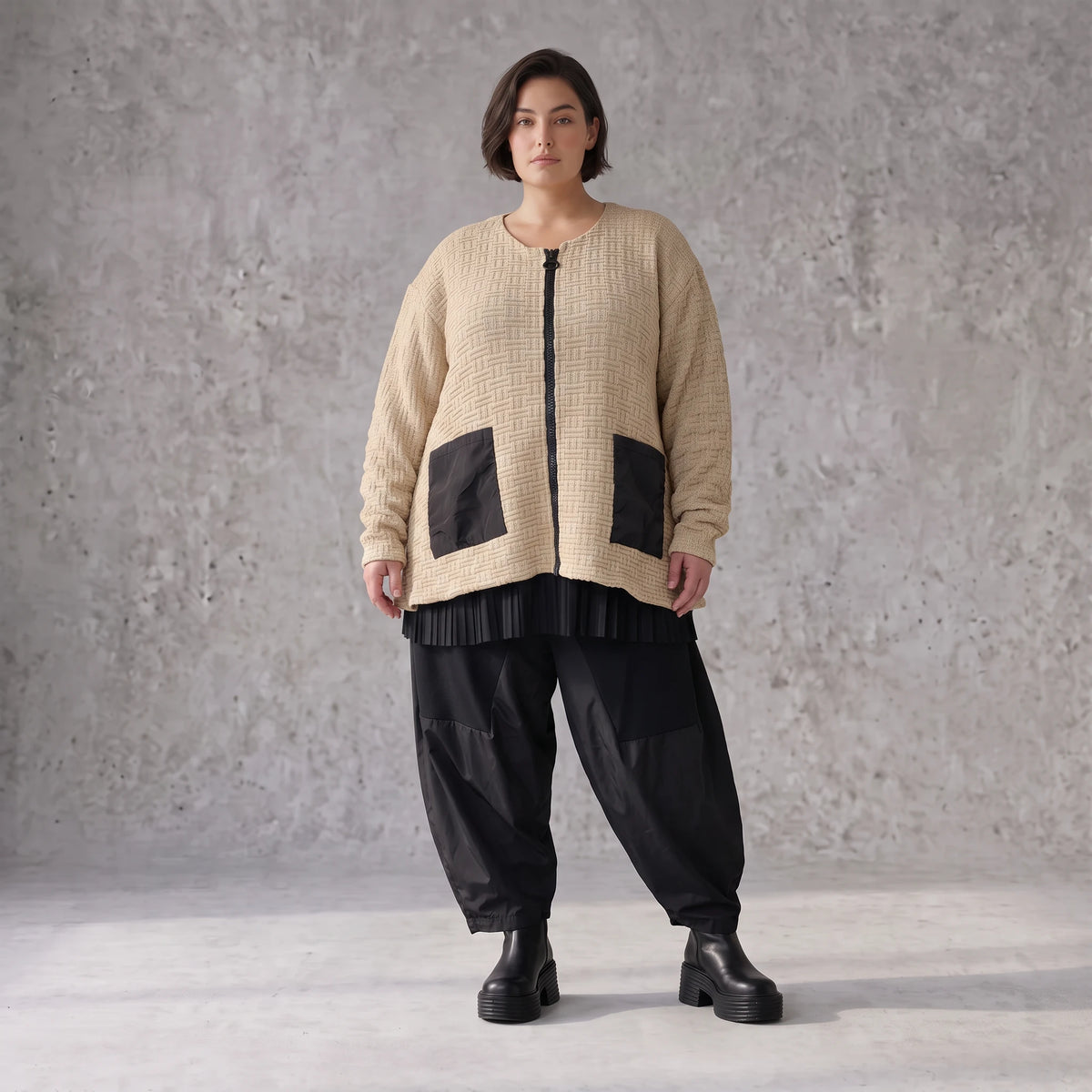 Beige Strickjacke Glockenform mit Reißverschluss Taschen Stretch und Rundhalsausschnitt