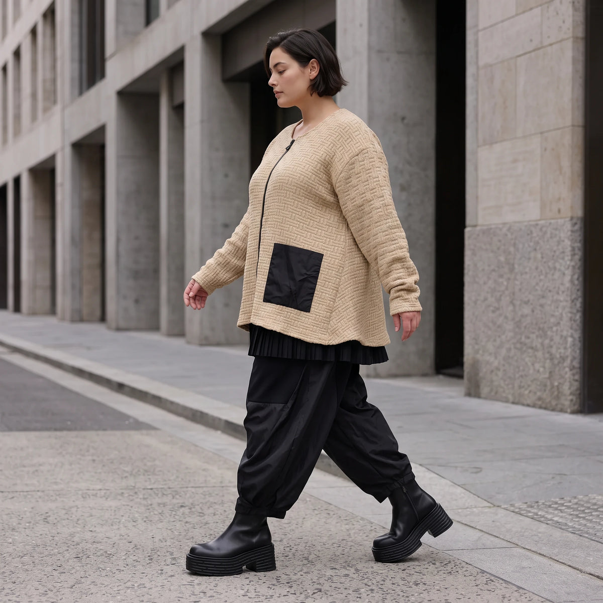 Beige Strickjacke Glockenform mit Reißverschluss Taschen Stretch und Rundhalsausschnitt
