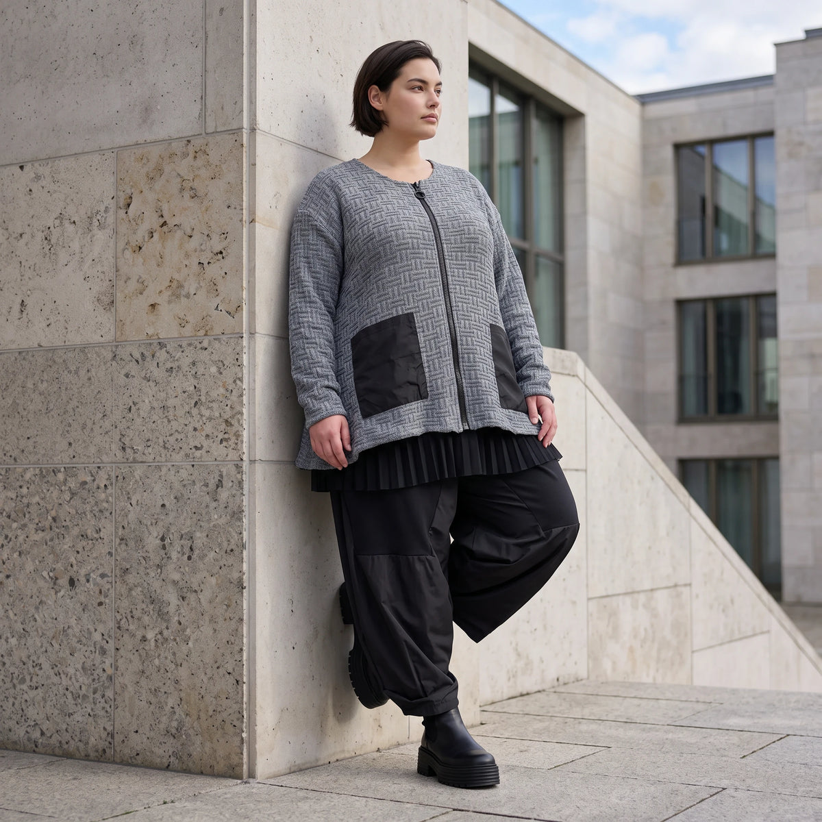 Strickjacke in A-Form mit Reißverschluss Rundhalsausschnitt Taschen Memorytaft leicht