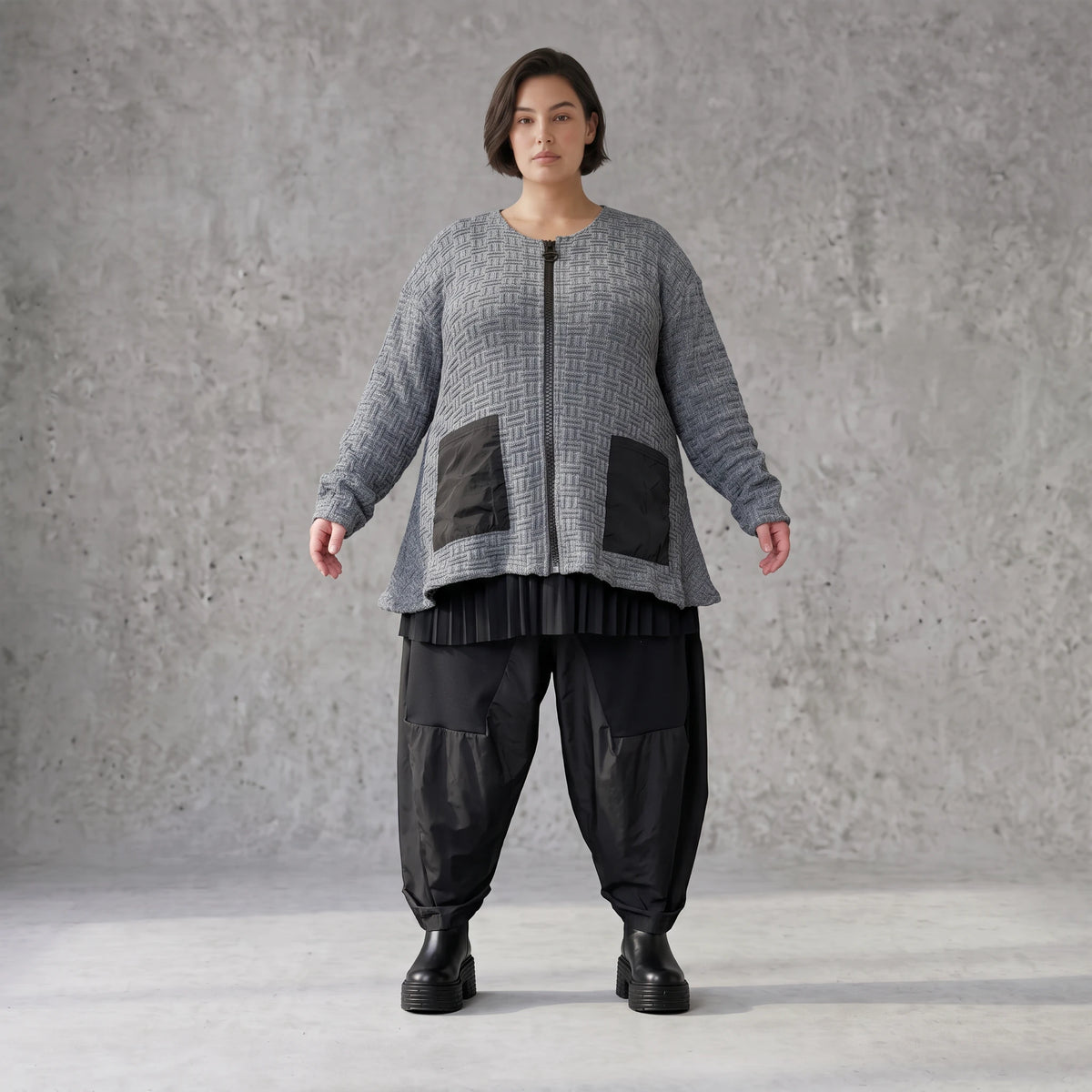 Strickjacke in A-Form mit Reißverschluss Rundhalsausschnitt Taschen Memorytaft leicht