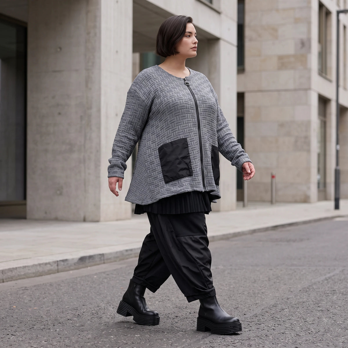 Strickjacke in A-Form mit Reißverschluss Rundhalsausschnitt Taschen Memorytaft leicht