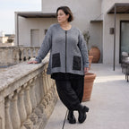 Strickjacke in A-Form mit Reißverschluss Rundhalsausschnitt Taschen Memorytaft leicht