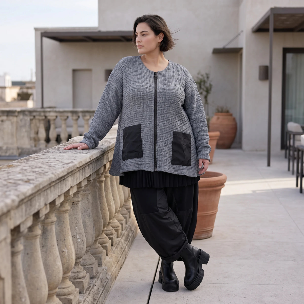 Strickjacke in A-Form mit Reißverschluss Rundhalsausschnitt Taschen Memorytaft leicht