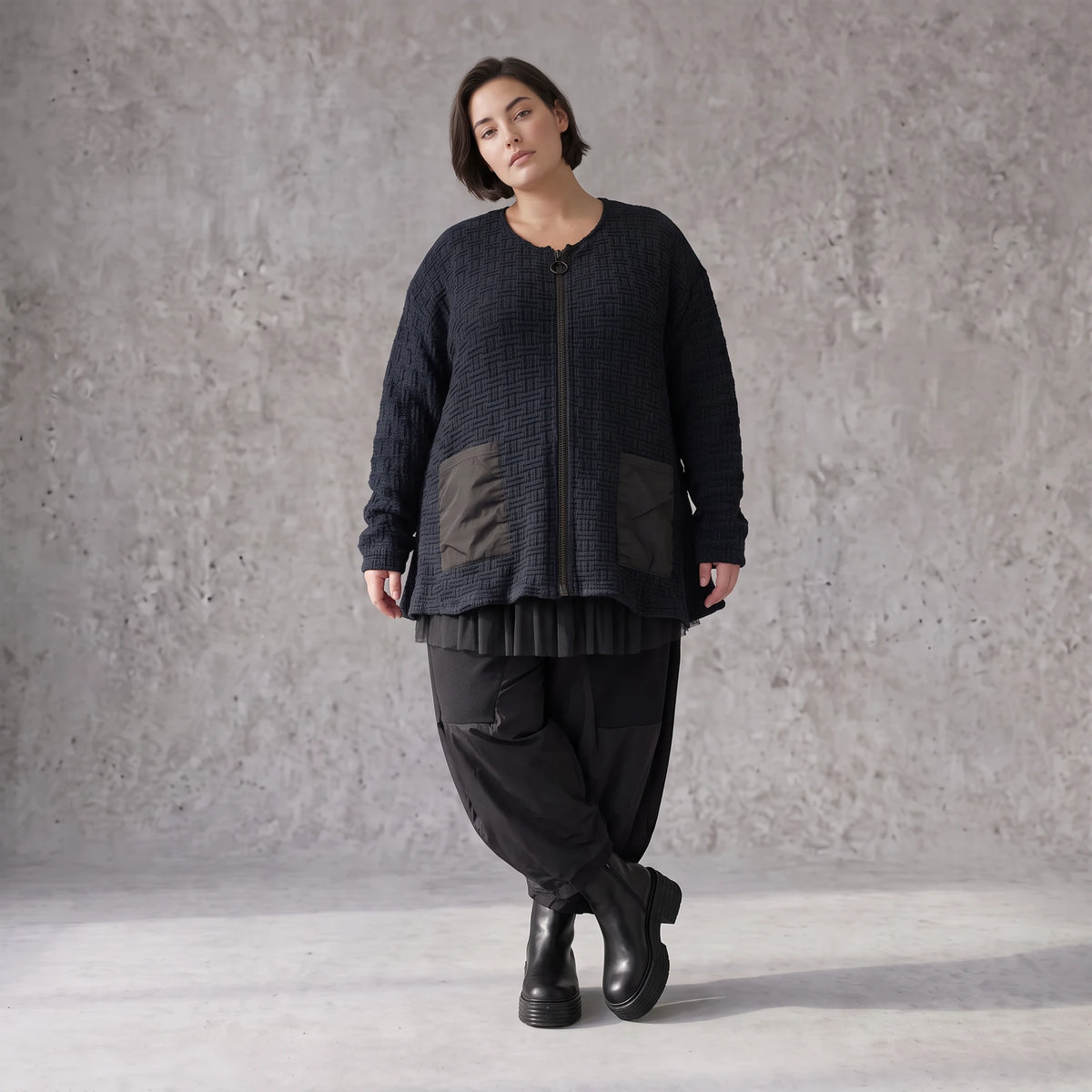 Marine Strickjacke in Glockenform mit Reißverschluss Taschen und softem Stretchmix