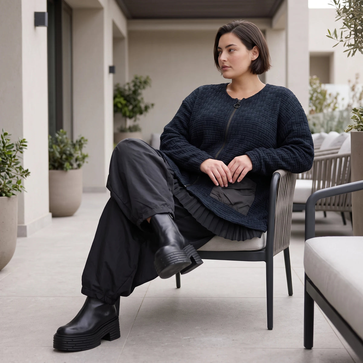 Marine Strickjacke in Glockenform mit Reißverschluss Taschen und softem Stretchmix