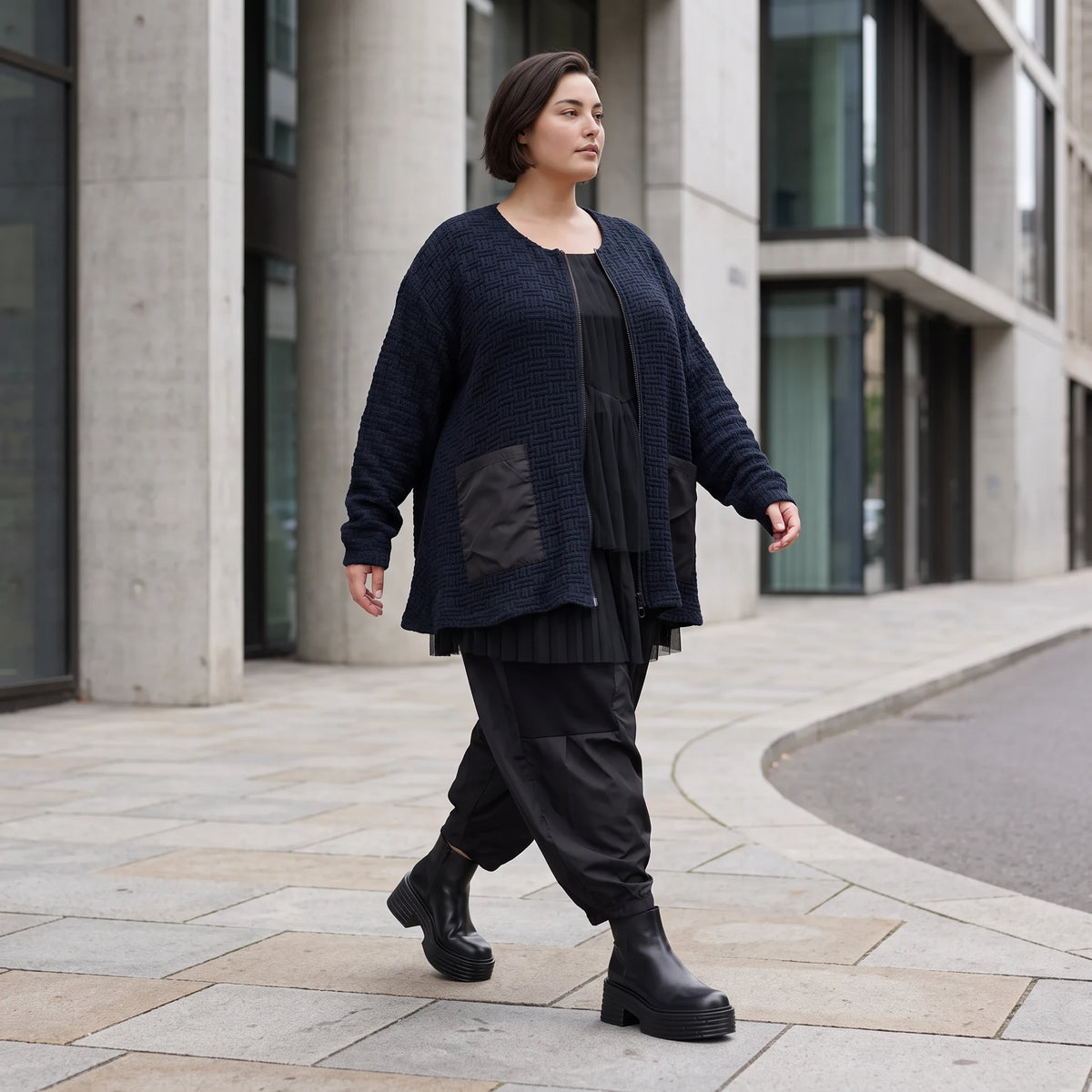 Marine Strickjacke in Glockenform mit Reißverschluss Taschen und softem Stretchmix