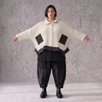 Cremefarbene Strickjacke in A-Linie mit Hemdkragen Knopfleiste Taschen Zipfelsaum